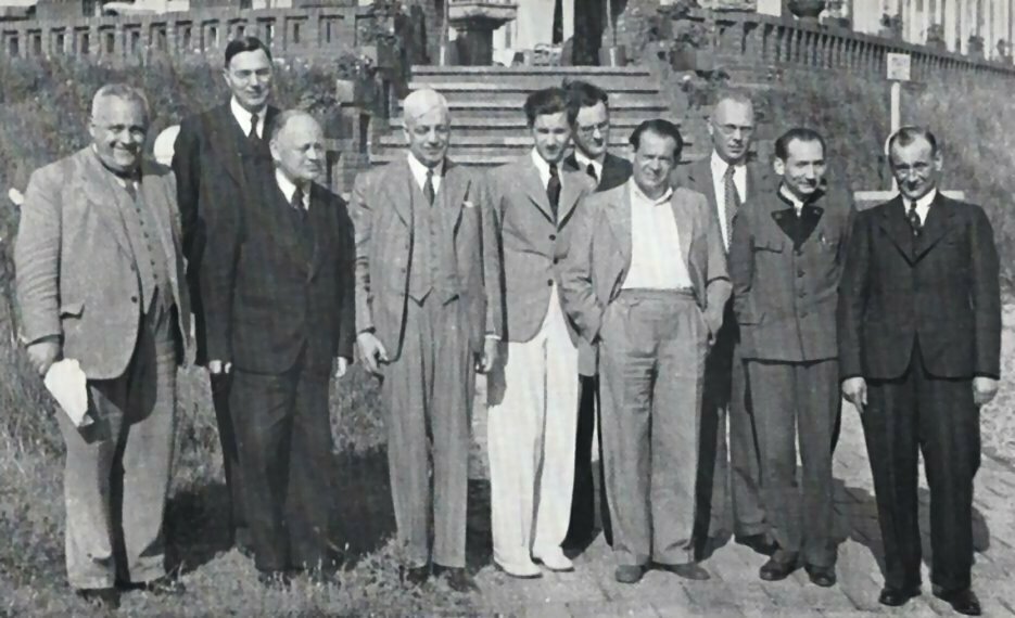 Noordwijk 1938. Bogoljubow, Euwe, Spielmann, Thomas, Keres, Schmidt, Landau, Tartakower, Eliskases, Pirc.