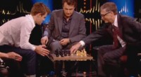 El pasado miércoles se grabó en Londres una entrevista para el canal NRK de la televisión noruega en la que participaron Magnus Carlsen y el cofundador de la todopoderosa Microsoft, [&hellip;]
