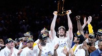 Hace hoy exactamente un año y dos días Pau Gasol conseguía un hito más en su carrera baloncestística: ganar el anillo de campeón de la NBA con el equipo de [&hellip;]