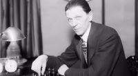 Llegamos hoy al sexto participante del Supertorneo de Nueva York 1924, el húngaro Géza Maróczy, que ocupó precisamente dicho puesto en la clasificación, quedando en la mitad exacta de la [&hellip;]